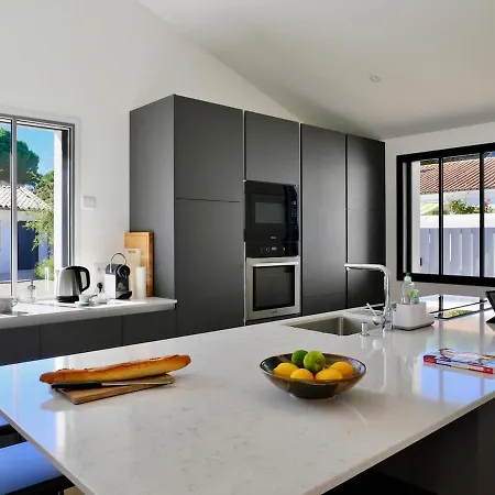 890 Les Barjottes - Modern And Heated Pool
