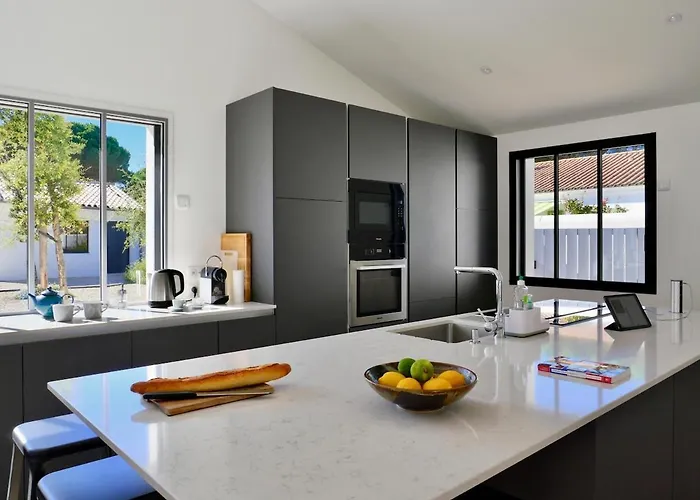 890 Les Barjottes - Modern And Heated Pool