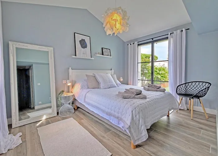 890 Les Barjottes - Modern And Heated Pool *