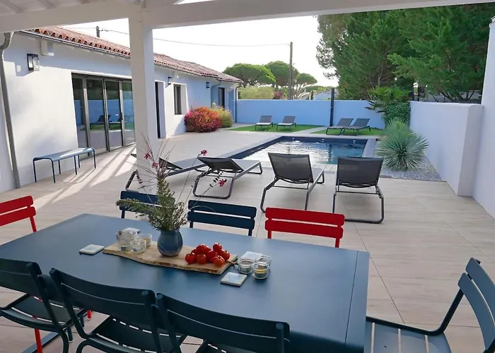 890 Les Barjottes - Modern And Heated Pool *